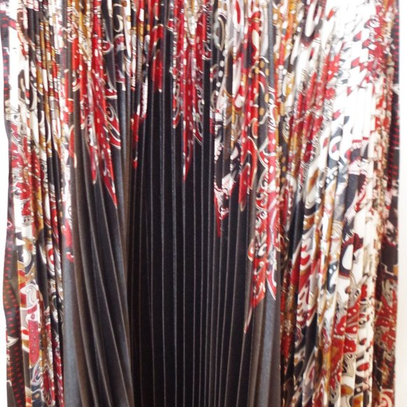 Temptation Italy Knife Pleated Maxi Skirt-  Sz. Sm/Med - Picture 2 of 4